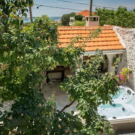 Sudinjevi Dvori Holiday home Sukosan