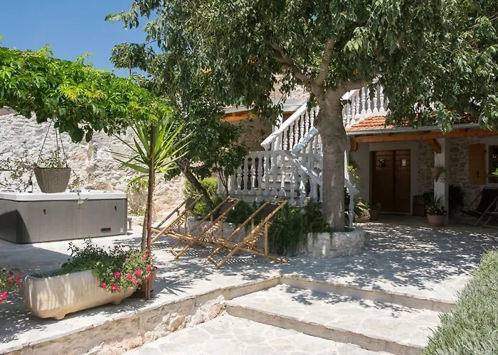 Sudinjevi Dvori Дом отдыха *