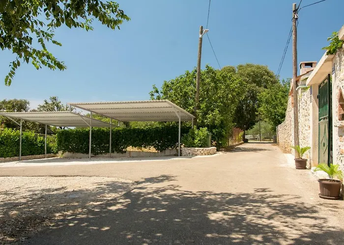 Sudinjevi Dvori Feriehus Sukošan